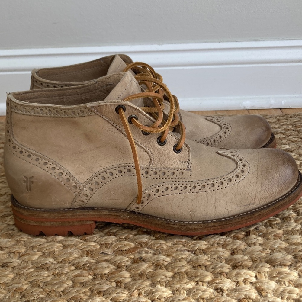 Frye Phillip Lug Sole Wingtip Oxford Lace Up Chukka. Size 10.5 D